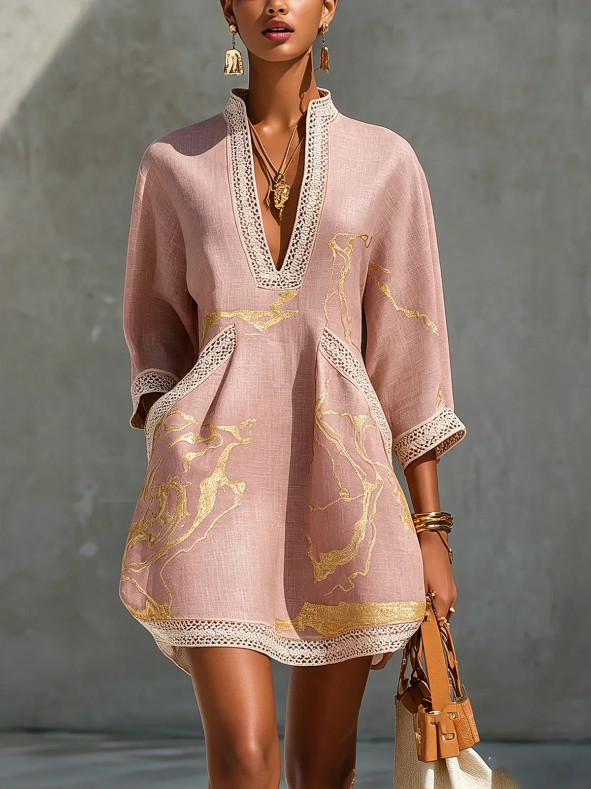Donatella | Mini abito nero con stampa marmo dorata e pizzo crochet