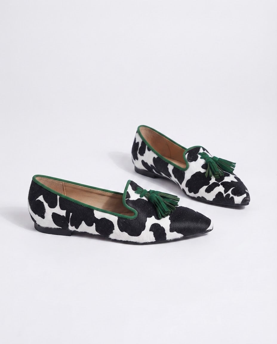Mocassino Ginevra — Mucca Bianco e Nero, Nappine Verdi